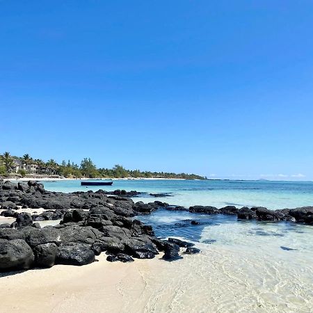 Exclusive Beachfront Apartment Belle Mare Exterior photo